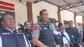 Kepala Kepolisian Negara Republik Indonesia (Kapolri) Jenderal Polisi Suyudi Ario Seto saat meresmikan Desk Ketenagakerjaan tingkat kewilayahan yang dipusatkan di Markas Polres Jombang, Jawa Timur. (ANANG/MITRAMEDIA) 